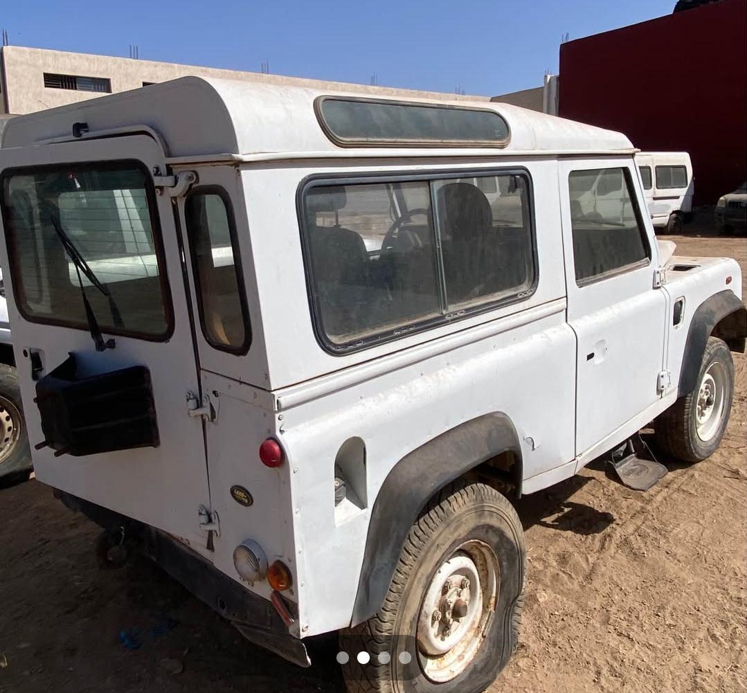 Arrière du Land Rover avant restauration